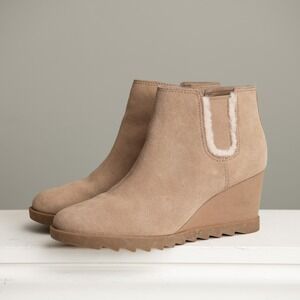 Koolaburra by UGG Sz 9 Tan Suede Wedge Ankle Boots Faux Fur Boho Business Casual